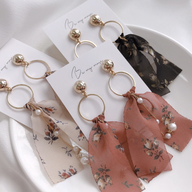 <b><p>Mary Jane Chiffon flower Pel Drop eing 3</p></b><b><p>メアリー・ジェーン シフォン フラワー 真珠 ドロップ イヤリング 3 色 レース</p></b><br /><br /><p align='center'>