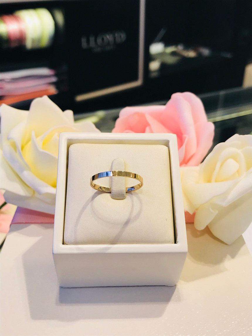 <b><p>Lloyd Uneven Thread ring female LR08249 40s</p></b><b><p>ロイド 無地 糸リング 女性 LR08249 40代 記念日 ホワイトデー 重ね着</p></b><br /><br /><p align='center'>