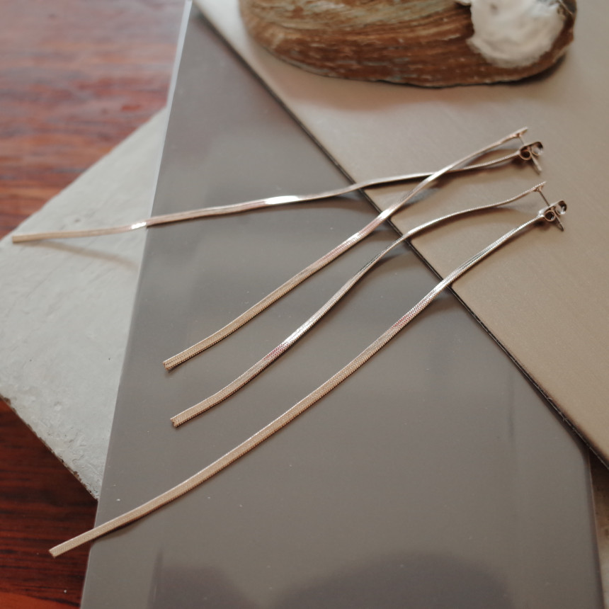 <b><p>NO104 Bijou Silver fing Lo front Back cha</p></b><b><p>NO104 ビジュー ウンチム ロング 前 後チェーン イヤリ シックな ユニーデザイン</p></b><br /><br /><p align='center'>