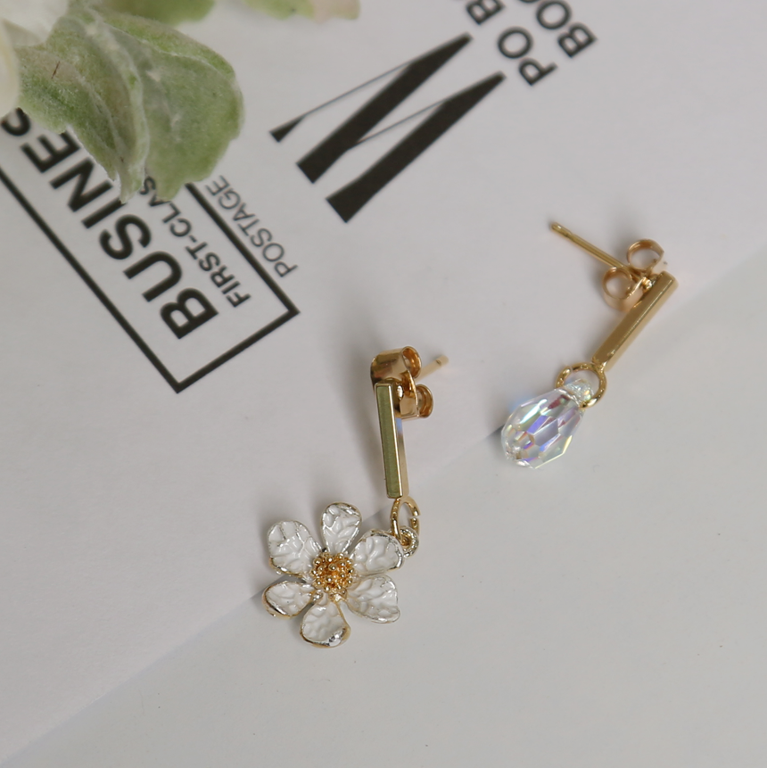 <b><p>Mourning flower Swal Unknn Drop earr Cubic</p></b><b><p>無排 フラワー スワロー オンバル ドロップ イヤリング キュービック ラグジュアリー</p></b><br /><br /><p align='center'>