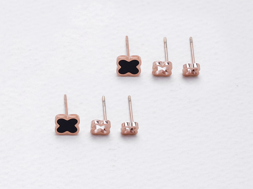 <b><p>Black Clover 6 pieces Surge Steel earring</p></b><b><p>ブラッククローバー6ピース 書かれているカールスチール イヤリング チタン ステンレス</p></b><br /><br /><p align='center'>