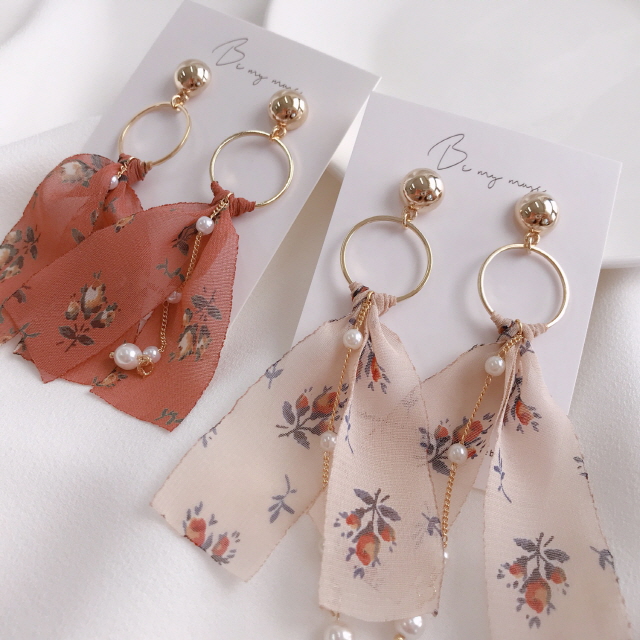 <b><p>Mary Jane Chiffon flower Pel Drop eing 3</p></b><b><p>メアリー・ジェーン シフォン フラワー 真珠 ドロップ イヤリング 3 色 レース</p></b><br /><br /><p align='center'>