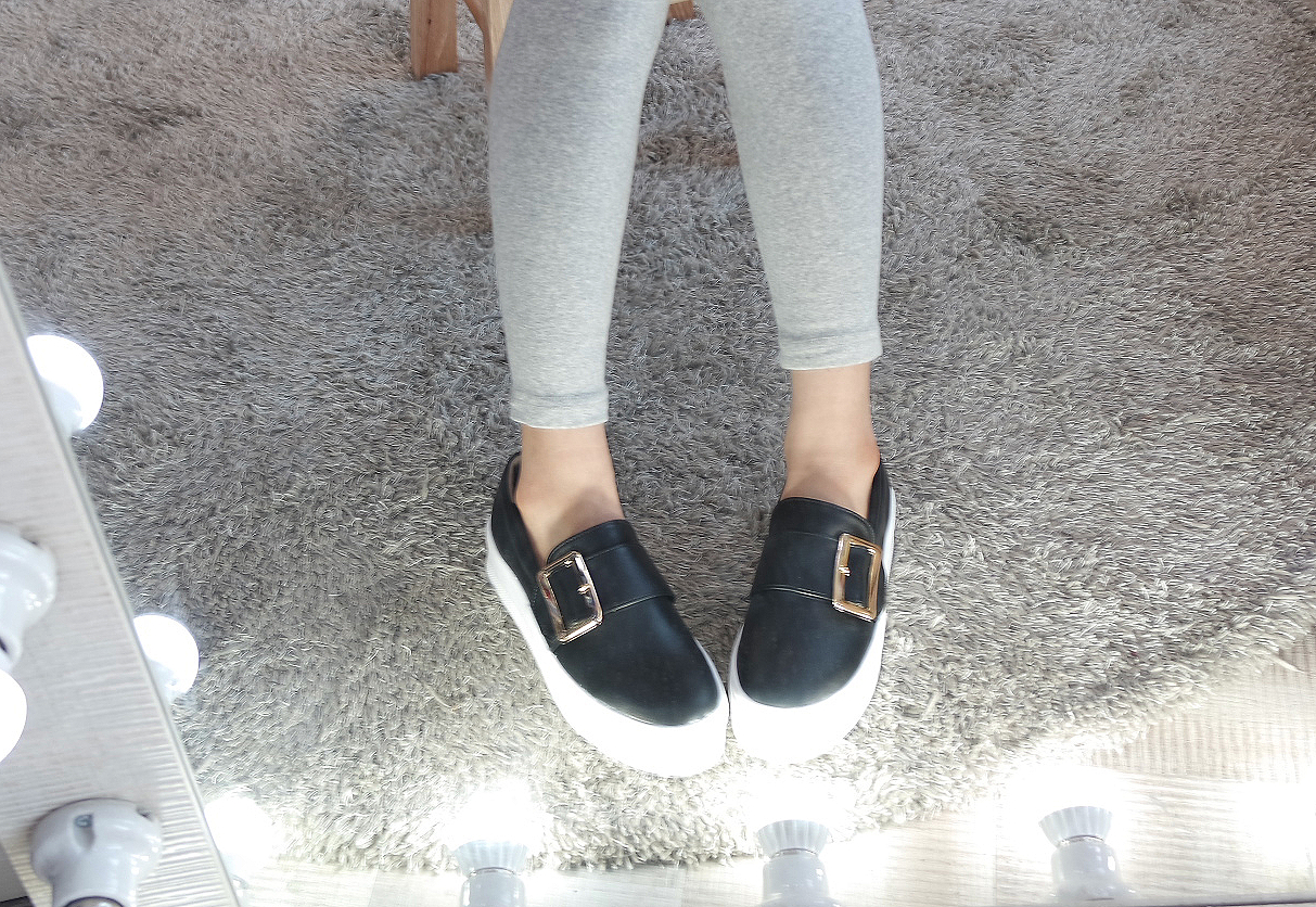 <b><p>Korean Harley squa buck lther Slip-on fema</p></b><b><p>韓国語 ハーレー 正方形 バックル レザー 厚底 スリップオン 女性 スニーカー</p></b><br /><br /><p align='center'>