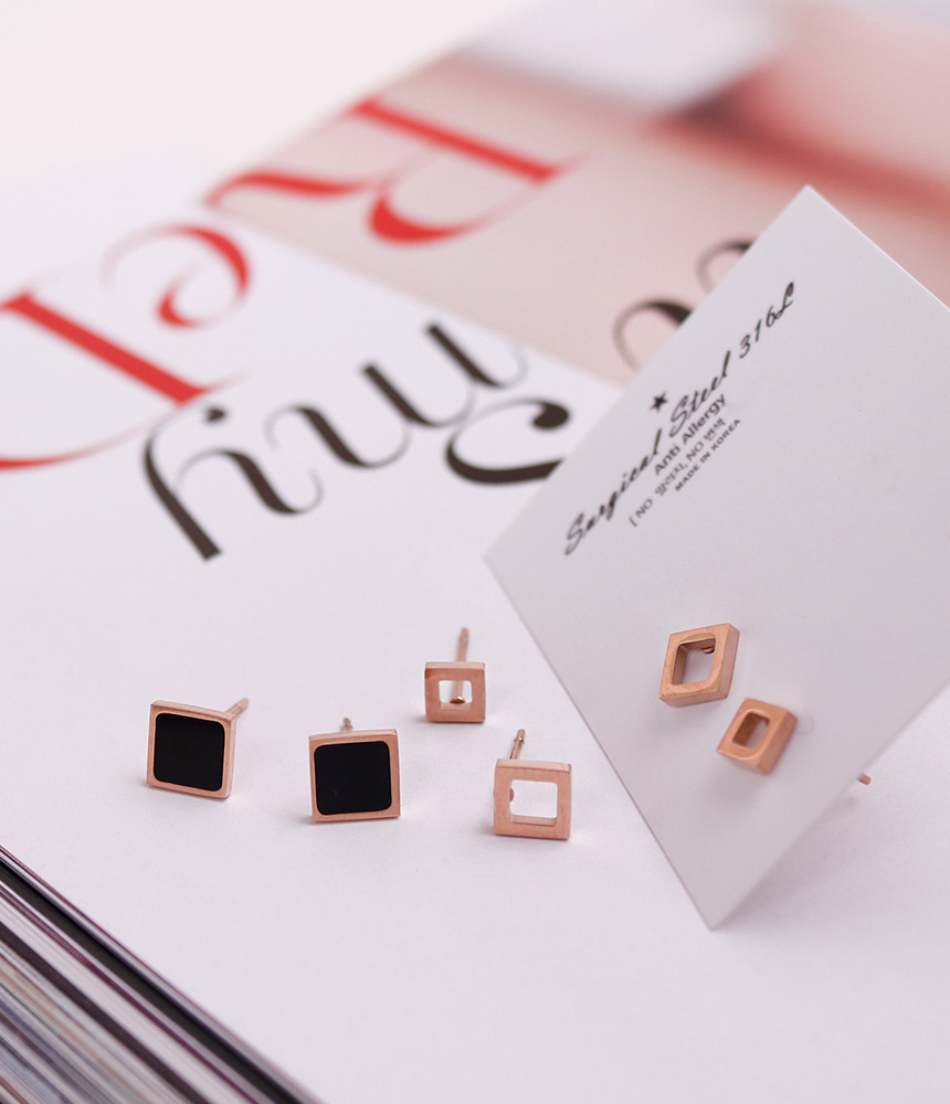 <b><p>Black Square 6 pieces Surge Steel ering titanium</p></b><b><p>ブラックスクエア6ピース 書かれているカールスチール イヤリング チタン ステンレス</p></b><br /><br /><p align='center'>