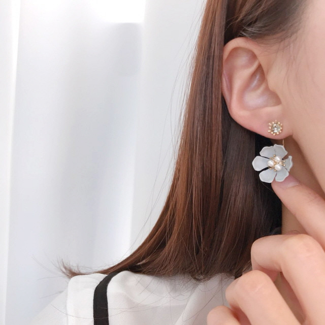 <b><p>Blooming fwer earr Cubic Two way Drop 4 cor</p></b><b><p>ブルーミング フラワー イヤリ キュービック ツーウェイ ドロップ 4 色 アンティーク</p></b><br /><br /><p align='center'>