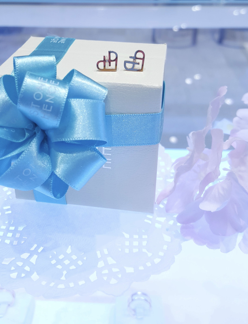 <b><p>Stonehenge SHE art eri T0677</p></b><b><p>ストーンヘンジ 彼女 ハート イヤリング T0677</p></b><br /><br /><p align='center'>