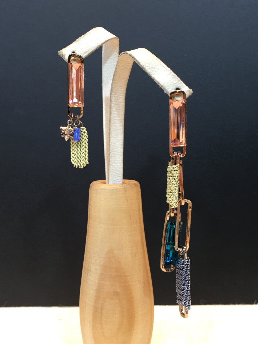 <b><p>Handmade Multi Unbalce earring</p></b><b><p>手作り マルチ アンバランス イヤリング</p></b><br /><br /><p align='center'>