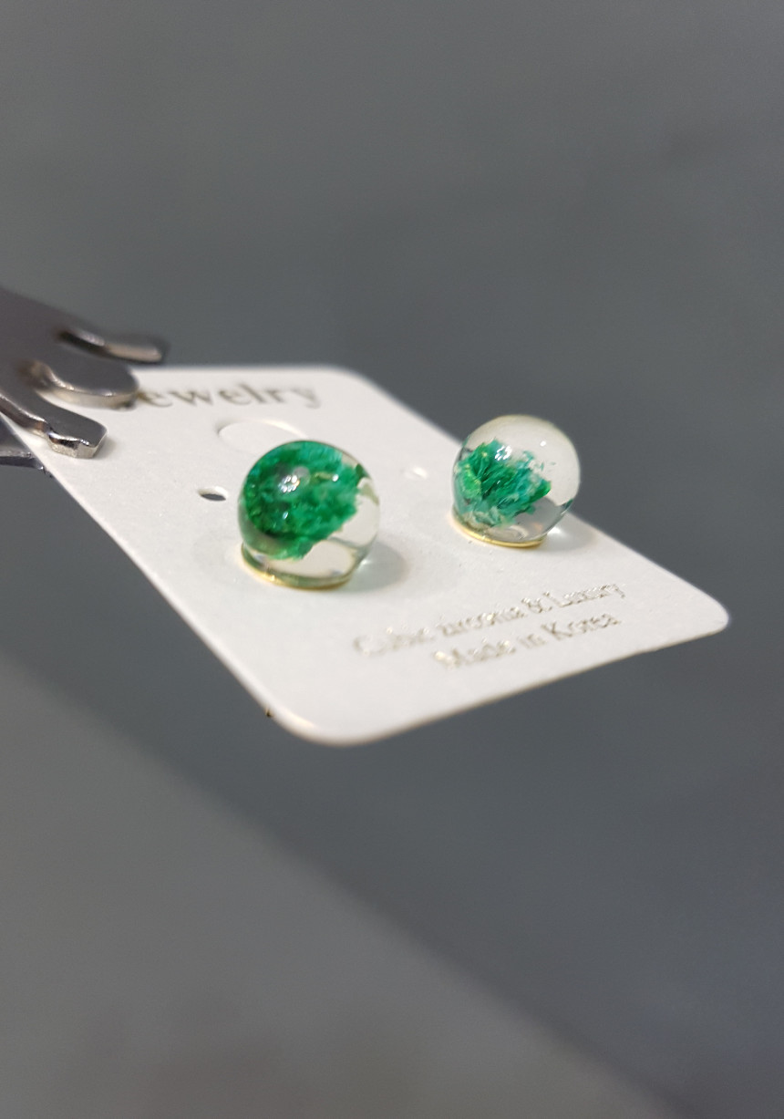 <b><p>Freshwater pearl ball rings limid-edition</p></b><b><p>生花カスミソウボールピアス 限定版 ロマンチックパープル 豪華な おませ ゲストのファッション</p></b><br /><br /><p align='center'>