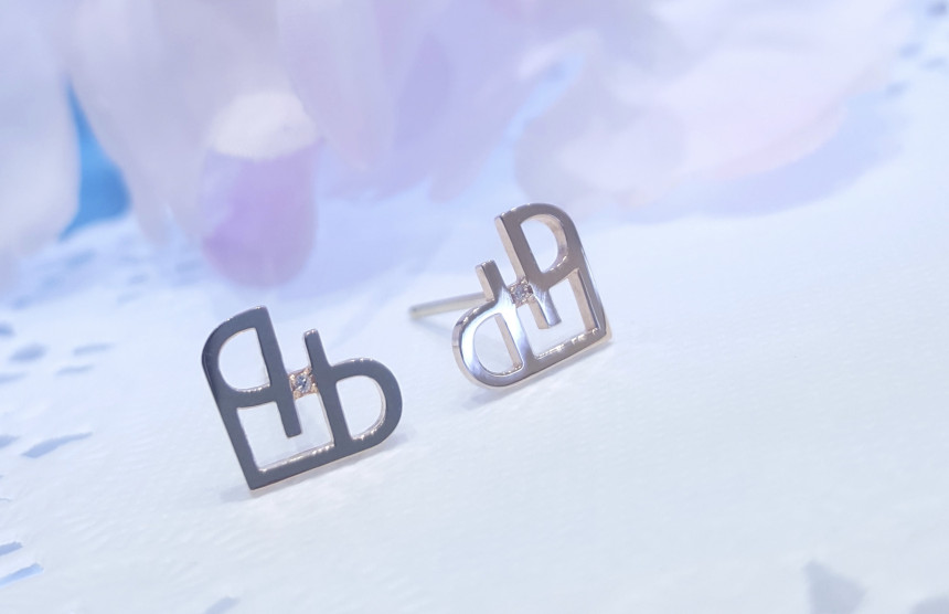 <b><p>Stonehenge SHE art eri T0677</p></b><b><p>ストーンヘンジ 彼女 ハート イヤリング T0677</p></b><br /><br /><p align='center'>