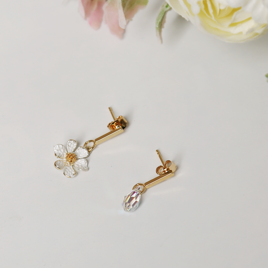 <b><p>Mourning flower Swal Unknn Drop earr Cubic</p></b><b><p>無排 フラワー スワロー オンバル ドロップ イヤリング キュービック ラグジュアリー</p></b><br /><br /><p align='center'>