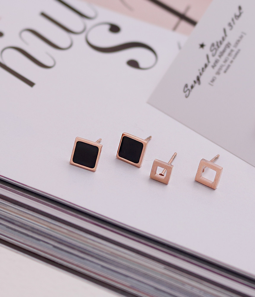 <b><p>Black Square 6 pieces Surge Steel ering titanium</p></b><b><p>ブラックスクエア6ピース 書かれているカールスチール イヤリング チタン ステンレス</p></b><br /><br /><p align='center'>