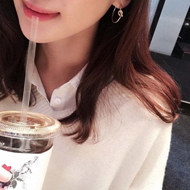 <b><p>knot ring ear</p></b><b><p>結び目 リング イヤ</p></b><br /><br /><p align='center'>