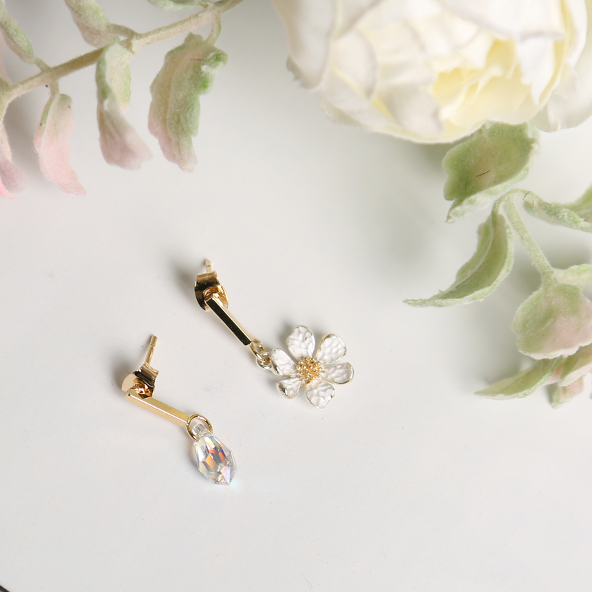 <b><p>Mourning flower Swal Unknn Drop earr Cubic</p></b><b><p>無排 フラワー スワロー オンバル ドロップ イヤリング キュービック ラグジュアリー</p></b><br /><br /><p align='center'>