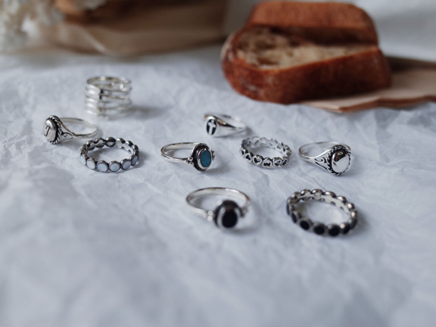 <b><p>silver Moth-Daught onyx Dgle ring ste Turquoise</p></b><b><p>シルバー 螺鈿 オニキス ドングル 原石 ターコイズ 重ね着 20代の女性</p></b><br /><br /><p align='center'>