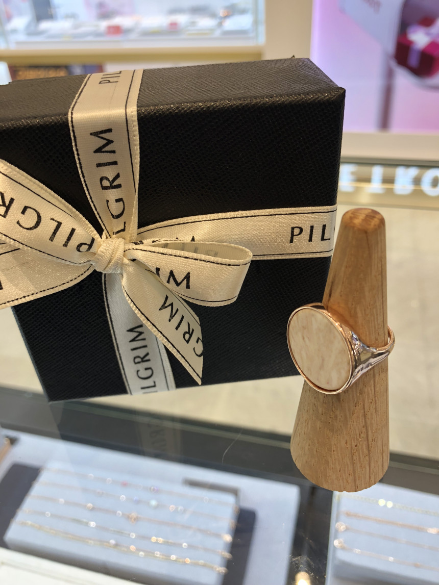 <b><p>Pilgrim stone point ng 17181-4704 Day Ears</p></b><b><p>ピルグリム 原石 ポイント リング 17181-4704 デイリーピアス 魅力のあるスタイル</p></b><br /><br /><p align='center'>