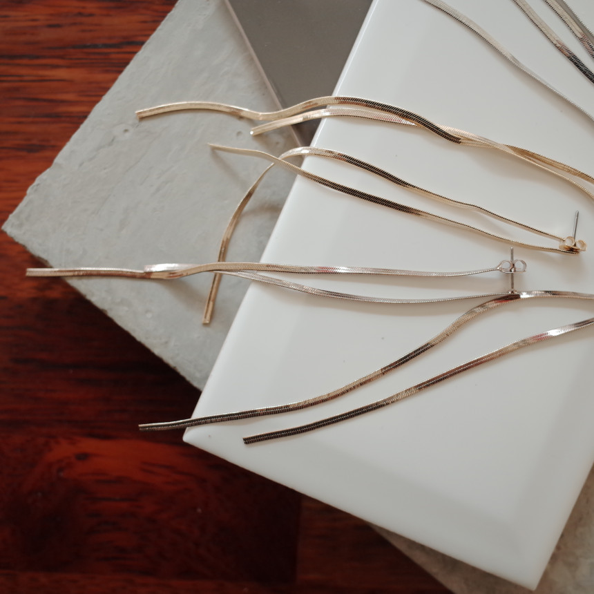 <b><p>NO104 Bijou Silver fing Lo front Back cha</p></b><b><p>NO104 ビジュー ウンチム ロング 前 後チェーン イヤリ シックな ユニーデザイン</p></b><br /><br /><p align='center'>