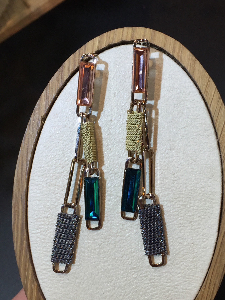 <b><p>Handmade Multi Unbalce earring</p></b><b><p>手作り マルチ アンバランス イヤリング</p></b><br /><br /><p align='center'>