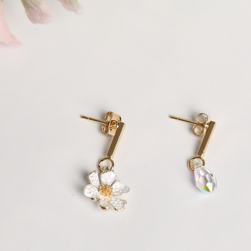 <b><p>Mourning flower Swal Unknn Drop earr Cubic</p></b><b><p>無排 フラワー スワロー オンバル ドロップ イヤリング キュービック ラグジュアリー</p></b><br /><br /><p align='center'>