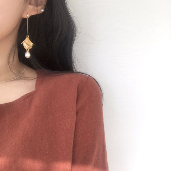 <b><p>Amiens flower bell earing Nick-free simple</p></b><b><p>アミアンス フラワー ベル イヤリング 無ニッケル シンプル 花のグ ゴールド ティーク</p></b><br /><br /><p align='center'>