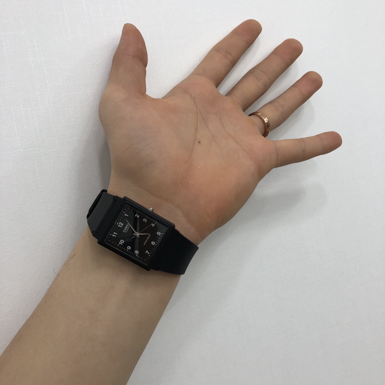 <b><p>Unisex Casio Square Watch 2color daily uple</p></b><b><p>ユニセックス カシオスクエア腕時計 2色 デイリー カップル おおティディ 20代の男性</p></b><br /><br /><p align='center'>