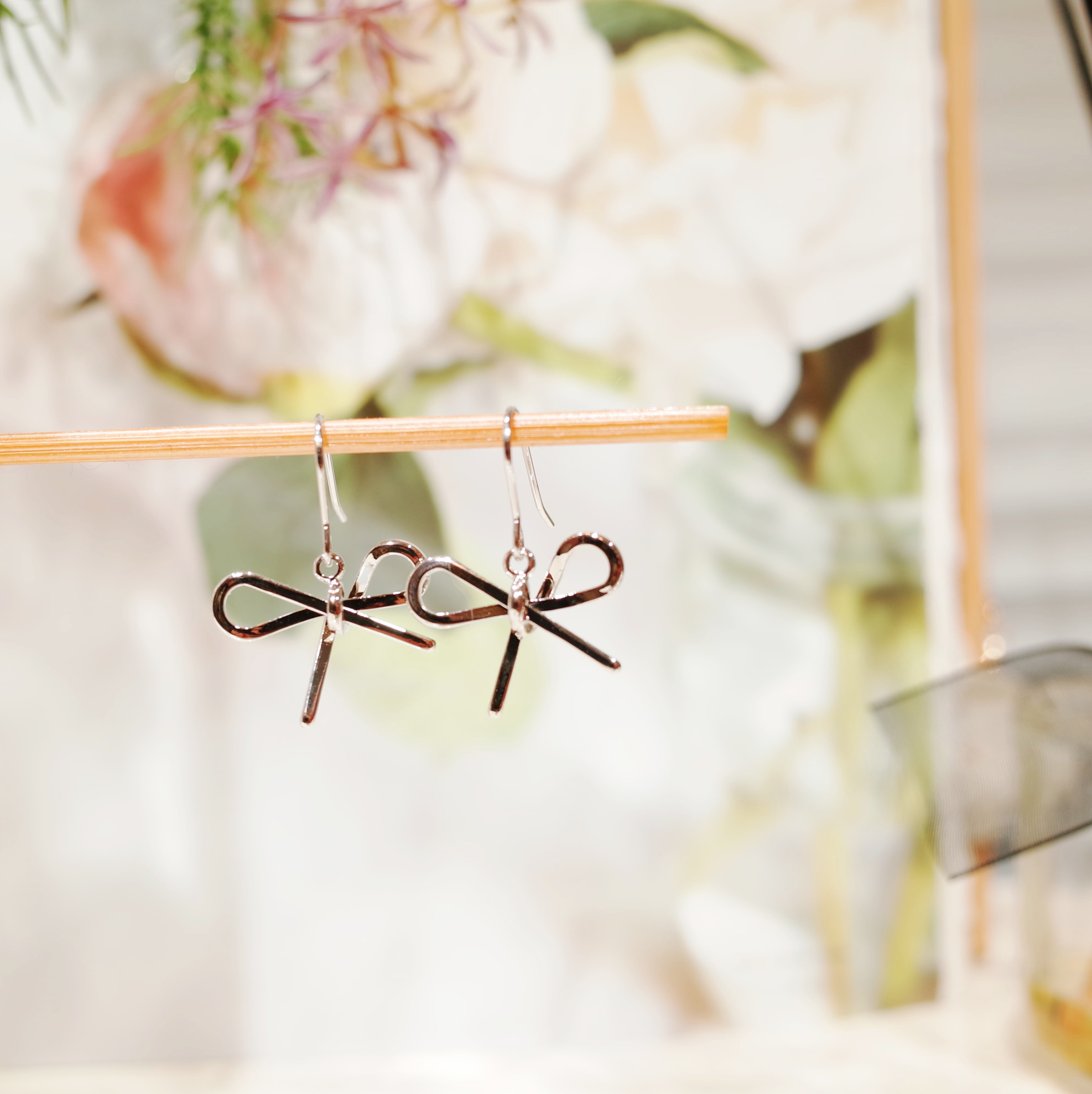 <b><p>girl ribbon hook earng</p></b><b><p>少女 リボン フック イヤリング</p></b><br /><br /><p align='center'>