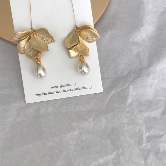 <b><p>Amiens flower bell earing Nick-free simple</p></b><b><p>アミアンス フラワー ベル イヤリング 無ニッケル シンプル 花のグ ゴールド ティーク</p></b><br /><br /><p align='center'>