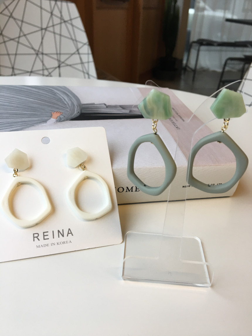 <b><p>unique acryl earring</p></b><b><p>ユニーク アクリル イヤリング</p></b><br /><br /><p align='center'>