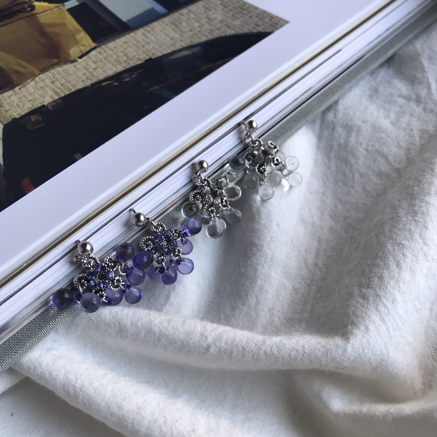 <b><p>Bobo Song Glass Cubic earri oops Today's</p></b><b><p>ボボ集り グラス キュービック イヤリング おっと 今日のファッション 清純コーディネート</p></b><br /><br /><p align='center'>