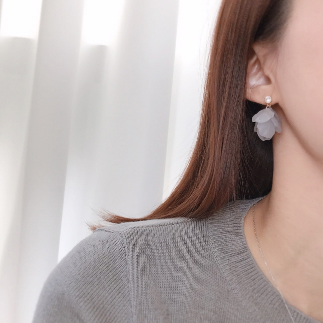 <b><p>petal HOMAIKA Tint Cubic earrg Drop 5 color</p></b><b><p>花びら ホマイカ ティント キュービック イヤリング ドロップ 5 色 フラワー</p></b><br /><br /><p align='center'>