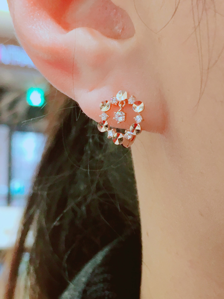 <b><p>Lloyd circle cutting One touch earr LOFH2015G</p></b><b><p>ロイド 円形 カッティング ワンタッチ イヤリ LOFH2015G 芯クンルク 女性コーディネート</p></b><br /><br /><p align='center'>