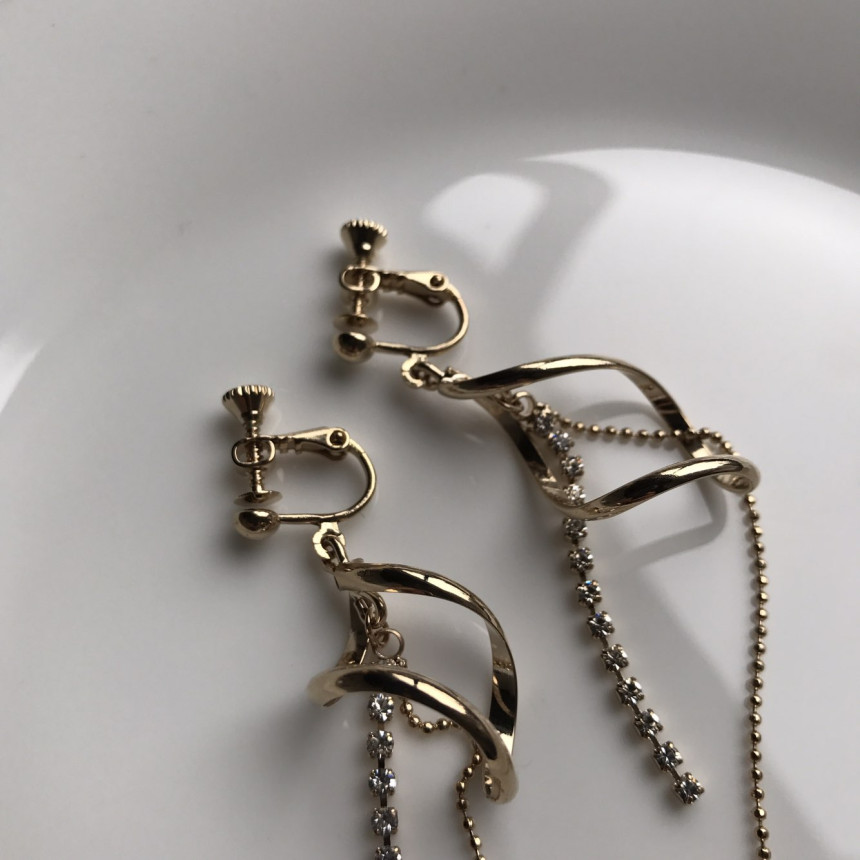 <b><p>Possible eaves Sonia Cubic Lg Drop rring</p></b><b><p>グィチ可能 ソニア キュービック ロング ドロップ イヤリ フェミニンコーディネート</p></b><br /><br /><p align='center'>