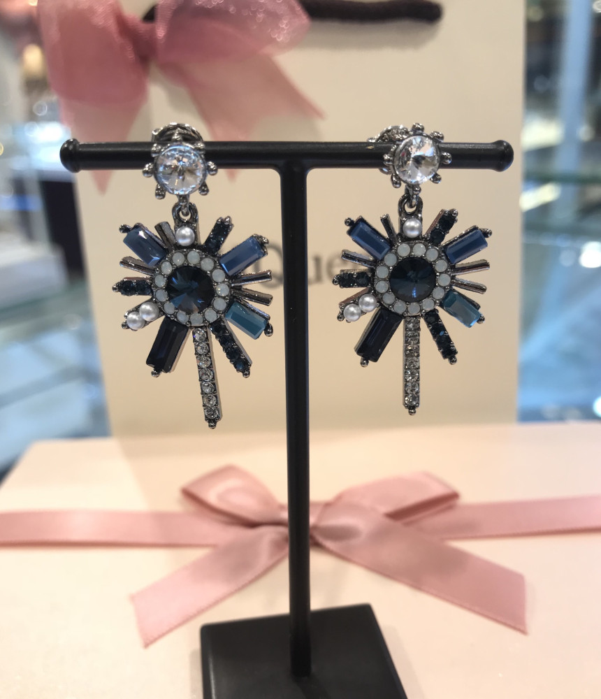 <b><p>JJ.QUEEN Queen Bl Chse earring EL00432</p></b><b><p>JJ.QUEEN クイーン ブルー体 イヤリング EL00432</p></b><br /><br /><p align='center'>