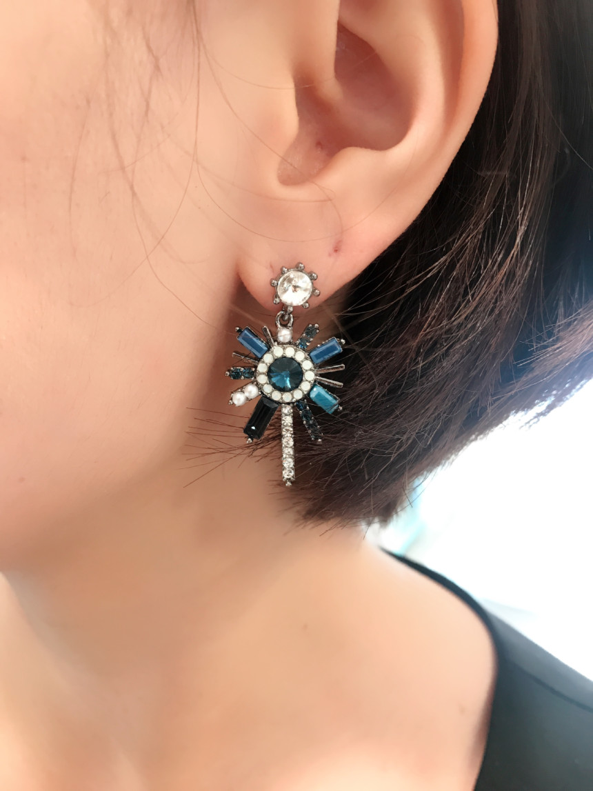 <b><p>JJ.QUEEN Queen Bl Chse earring EL00432</p></b><b><p>JJ.QUEEN クイーン ブルー体 イヤリング EL00432</p></b><br /><br /><p align='center'>