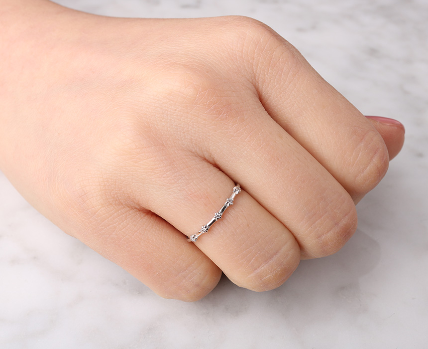 <b><p>Spring new arval Silver bum Glitt St se Layed</p></b><b><p>春身上 銀の指輪 輝く 別セッティング 重ね着 センスある コーディネート ペピスタイル</p></b><br /><br /><p align='center'>