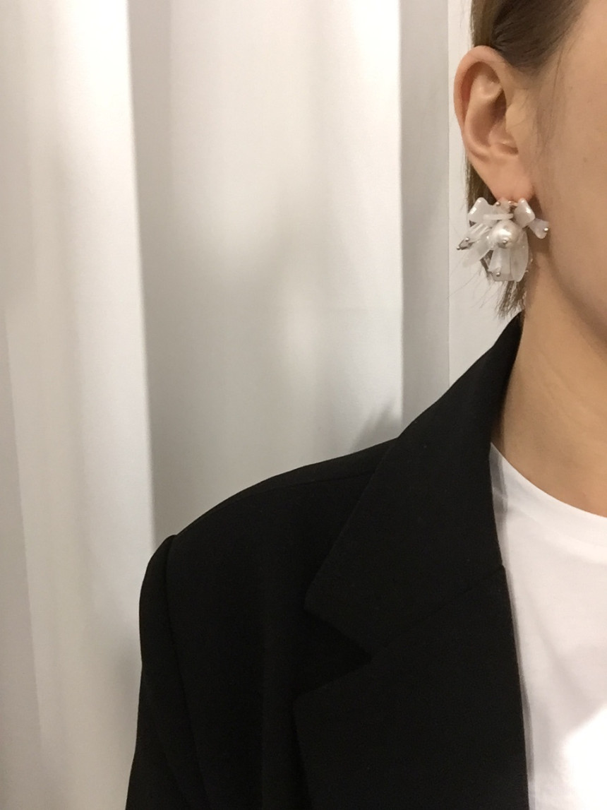 <b><p>Flower earrings j Stylish ok Female coordation</p></b><b><p>フラワーイヤリング j スタイリッシュルック 女性コーディネート 斬新なデザイン</p></b><br /><br /><p align='center'>