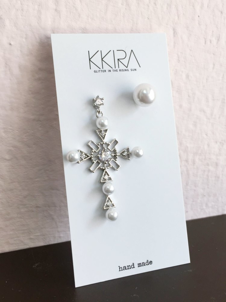 <b><p>Unknown Pearl The Cross ring handmade Twenties</p></b><b><p>オンバル 真珠 クロス イヤリング ハンドメイド 20代の女性 ヴィンテージ アィークな感じ</p></b><br /><br /><p align='center'>