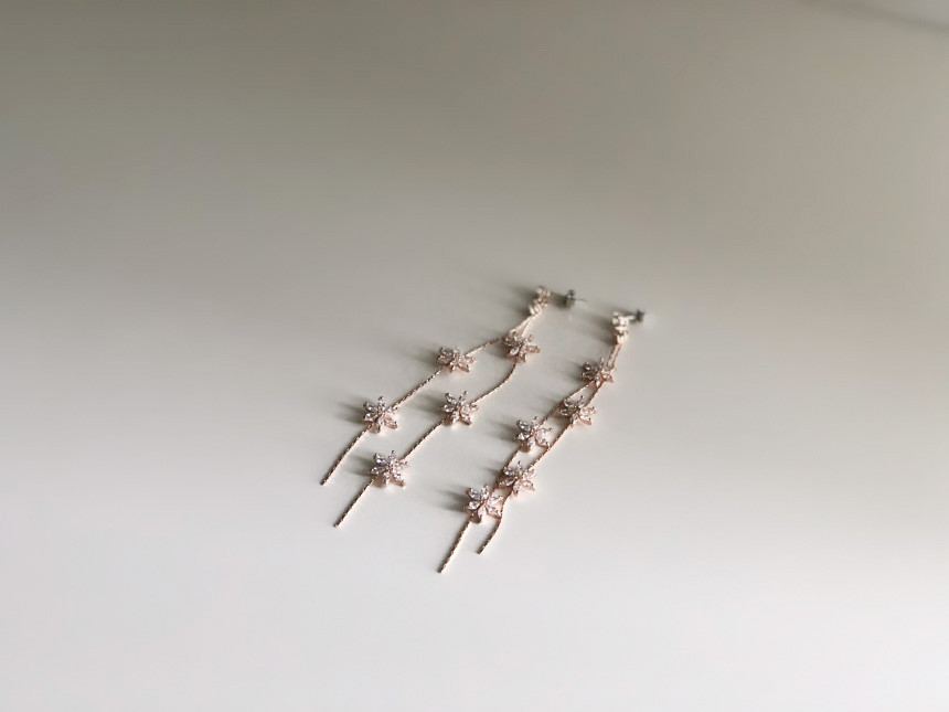 <b><p>flower Drop earring Cubic Antique chandeli</p></b><b><p>フラワー ドロップ イヤリング キュービック アンティーク シャンデリア クリスタル</p></b><br /><br /><p align='center'>