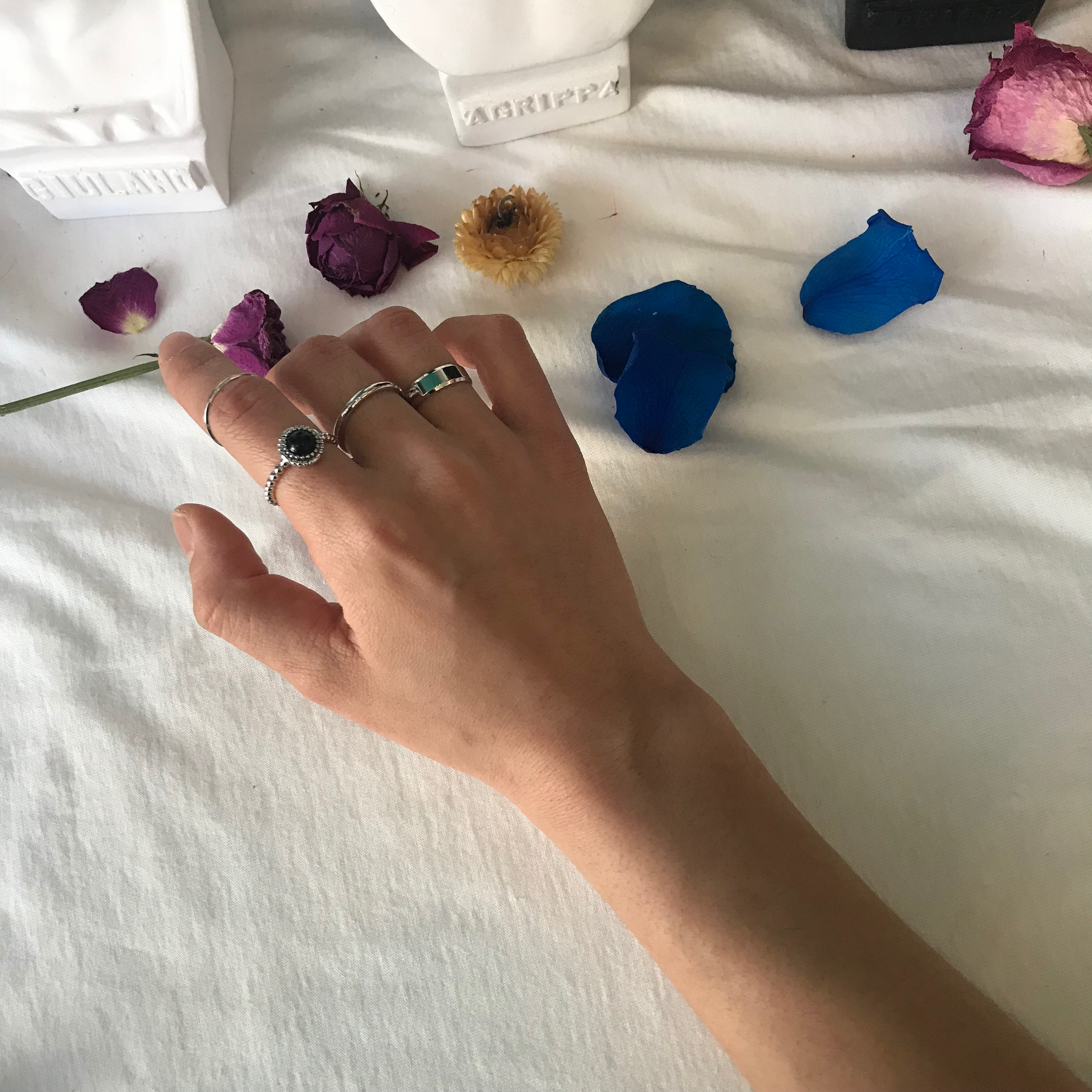 <b><p>Layered ring 4 species set Stylish Accso</p></b><b><p>重ね着 リング 4種 セット スタイリッシュな アクセサリー 感性 20代の女性</p></b><br /><br /><p align='center'>