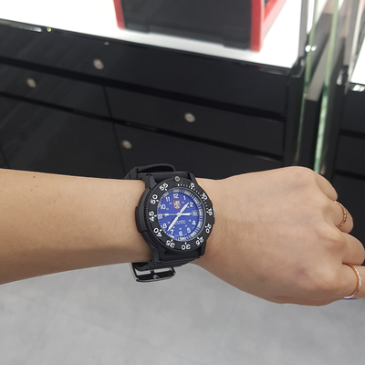 <b><p>Luminox SEA XS.3003 20's couple Smer Vacation</p></b><b><p>ルミノックス 海 XS.3003 20代 カップル 夏休み 四季 一つだけで説得力の</p></b><br /><br /><p align='center'>