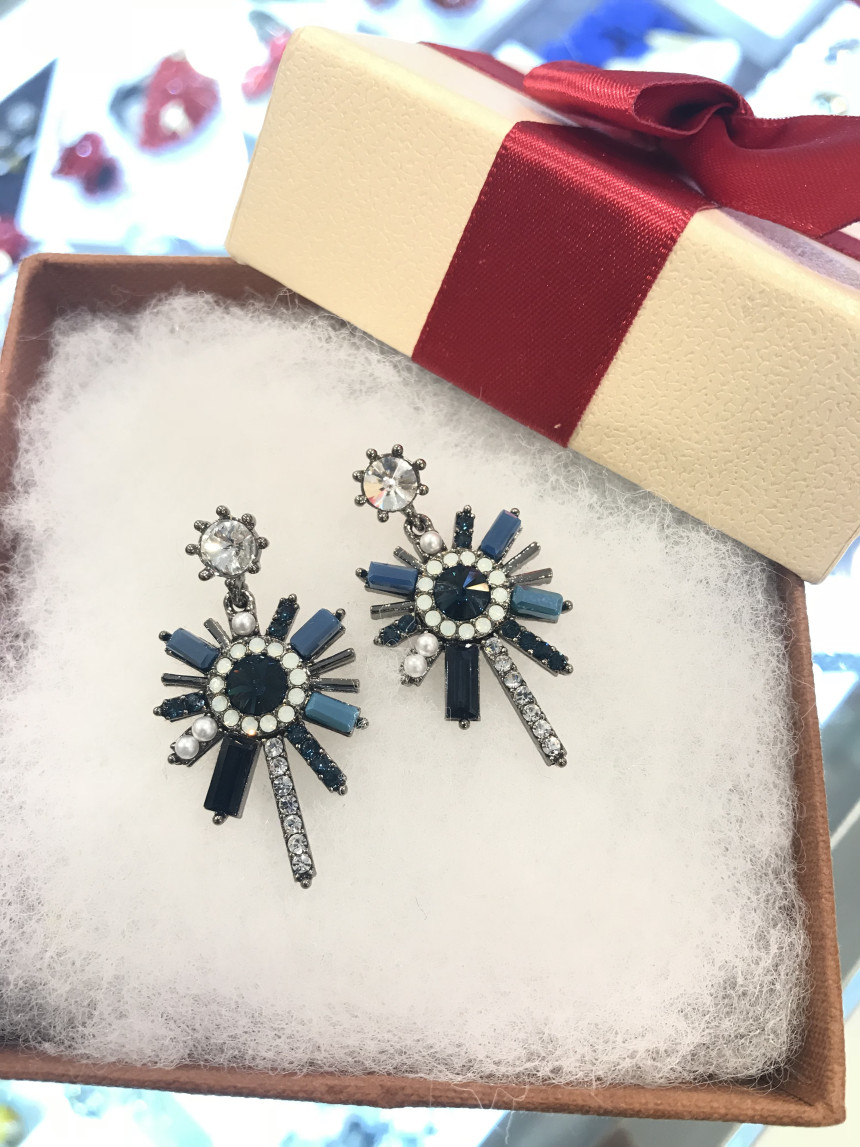 <b><p>JJ.QUEEN Queen Bl Chse earring EL00432</p></b><b><p>JJ.QUEEN クイーン ブルー体 イヤリング EL00432</p></b><br /><br /><p align='center'>