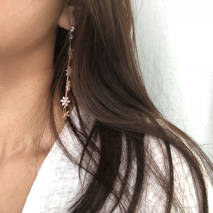 <b><p>flower Drop earring Cubic Antique chandeli</p></b><b><p>フラワー ドロップ イヤリング キュービック アンティーク シャンデリア クリスタル</p></b><br /><br /><p align='center'>