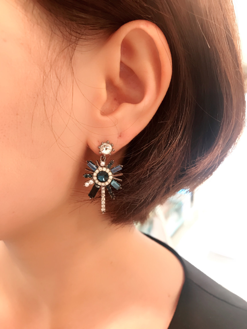 <b><p>JJ.QUEEN Queen Bl Chse earring EL00432</p></b><b><p>JJ.QUEEN クイーン ブルー体 イヤリング EL00432</p></b><br /><br /><p align='center'>