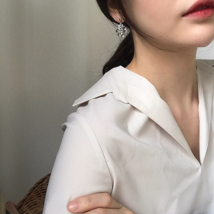 <b><p>Bobo Song Glass Cubic earri oops Today's</p></b><b><p>ボボ集り グラス キュービック イヤリング おっと 今日のファッション 清純コーディネート</p></b><br /><br /><p align='center'>