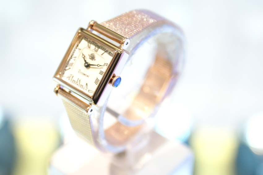 <b><p>Rose Mont NOSTALGIA SQUARE gold White NS-011RVR-MT</p></b><b><p>ローズモン ノスタルジア 平方 ゴールド ホワイト NS-011RVR-MT 豪華な</p></b><br /><br /><p align='center'>