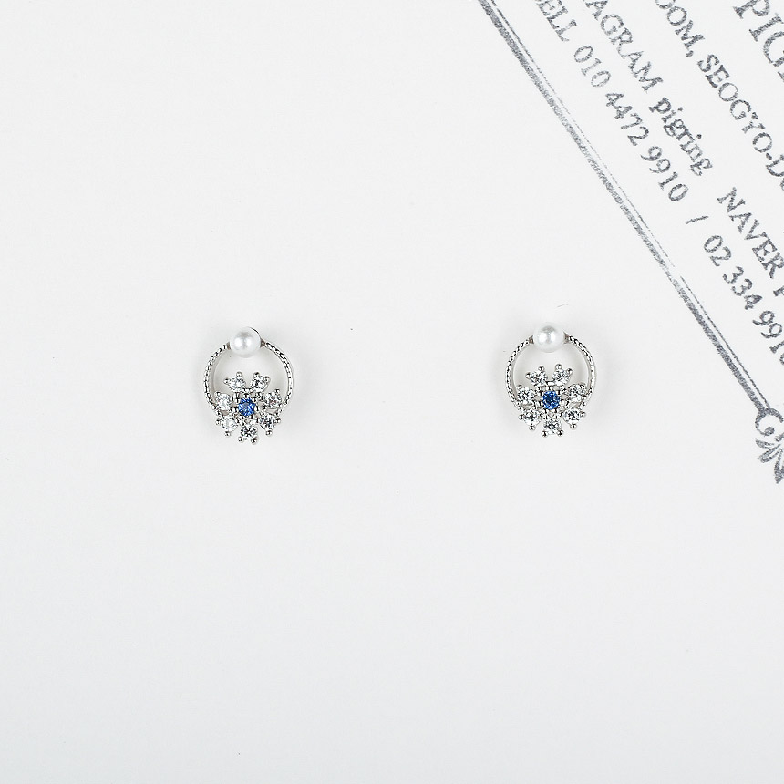 <b><p>Lever Pearl round flow bic ring College student</p></b><b><p>ルボ 真珠 ラウンド フラワー キュービック イヤリング 大学生デイリール クラシコーディネート</p></b><br /><br /><p align='center'>