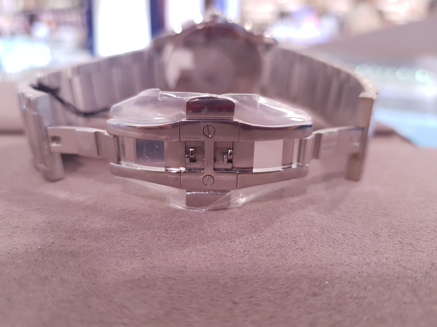 <b><p>Emporio Armani men tal clock AR11085 attractive</p></b><b><p>エンポリオ アルマーニ 男性用 メタル 時計 AR11085 魅力ある 斬新なデザイン</p></b><br /><br /><p align='center'>