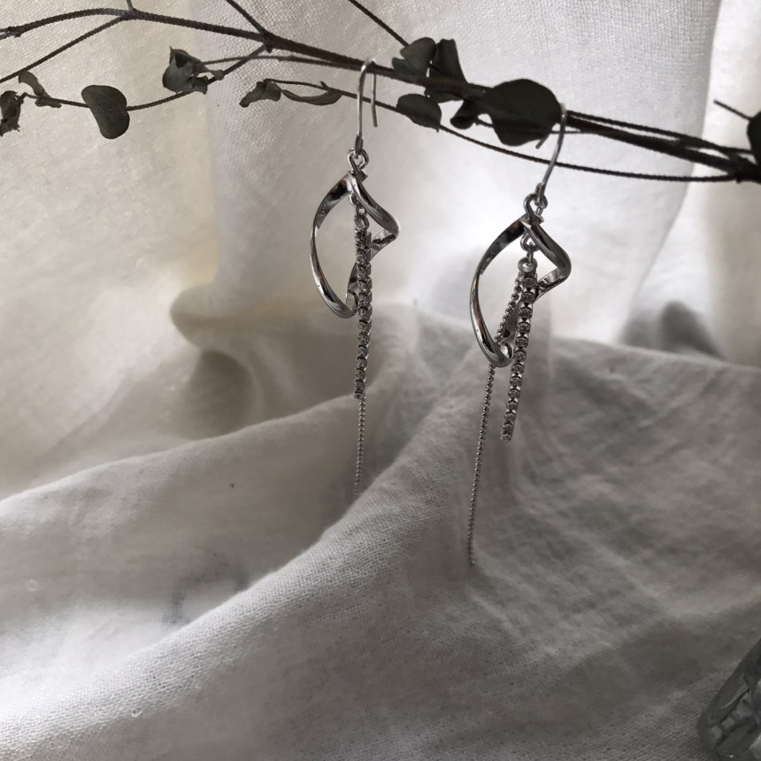 <b><p>Possible eaves Sonia Cubic Lg Drop rring</p></b><b><p>グィチ可能 ソニア キュービック ロング ドロップ イヤリ フェミニンコーディネート</p></b><br /><br /><p align='center'>