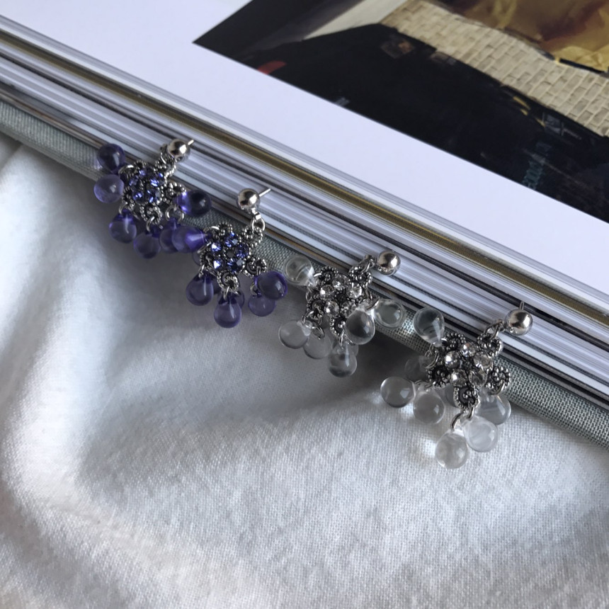 <b><p>Bobo Song Glass Cubic earri oops Today's</p></b><b><p>ボボ集り グラス キュービック イヤリング おっと 今日のファッション 清純コーディネート</p></b><br /><br /><p align='center'>