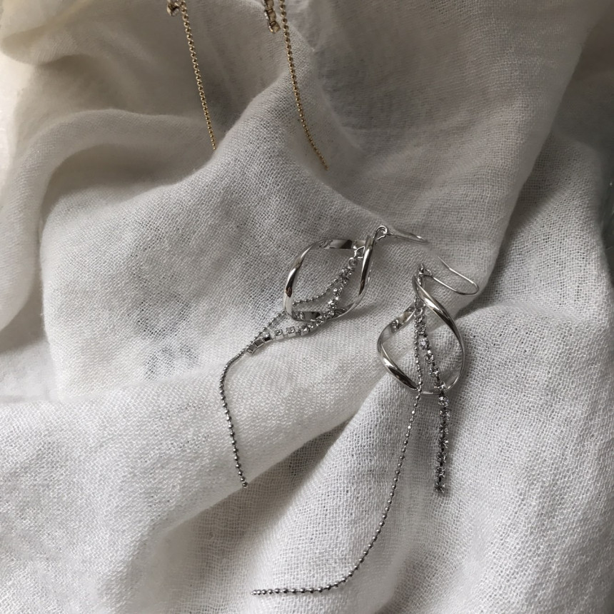 <b><p>Possible eaves Sonia Cubic Lg Drop rring</p></b><b><p>グィチ可能 ソニア キュービック ロング ドロップ イヤリ フェミニンコーディネート</p></b><br /><br /><p align='center'>