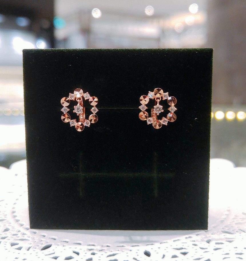 <b><p>Lloyd circle cutting One touch earr LOFH2015G</p></b><b><p>ロイド 円形 カッティング ワンタッチ イヤリ LOFH2015G 芯クンルク 女性コーディネート</p></b><br /><br /><p align='center'>